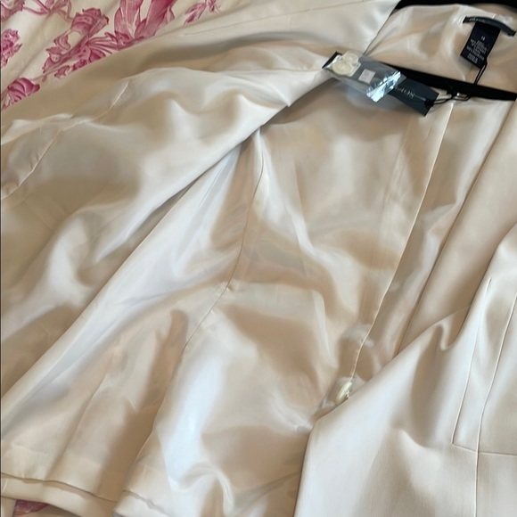 Lane Bryant Cream Blazer with Tailored Fit and Notched Lapels - Picture 8 of 8